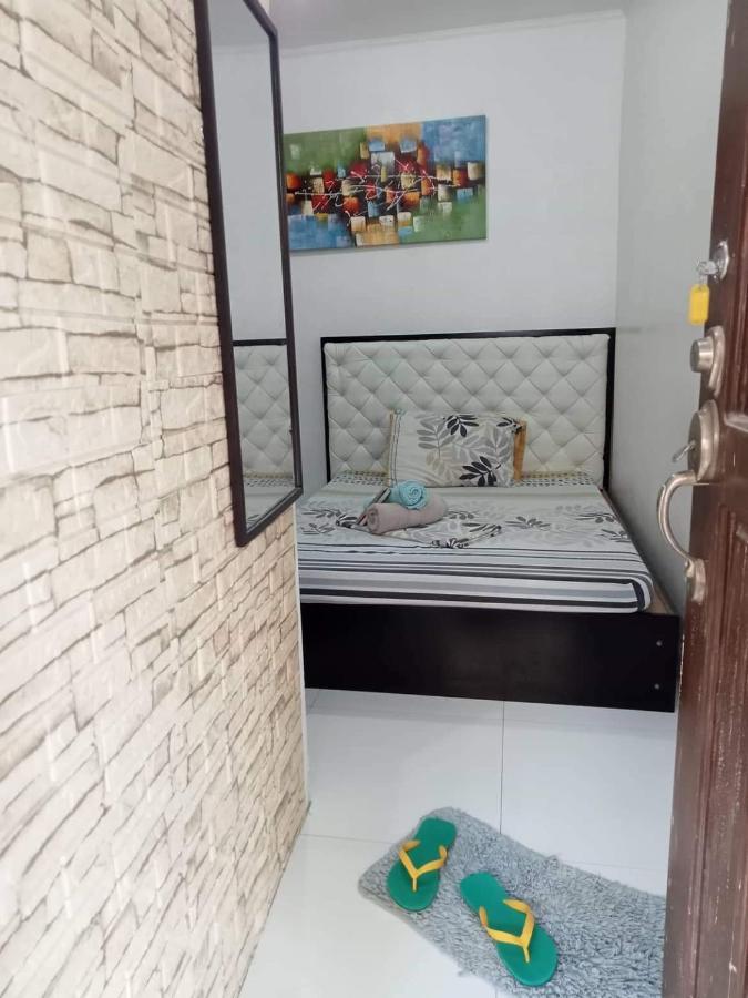N&J Lopez Lodging House Pasay Exteriér fotografie